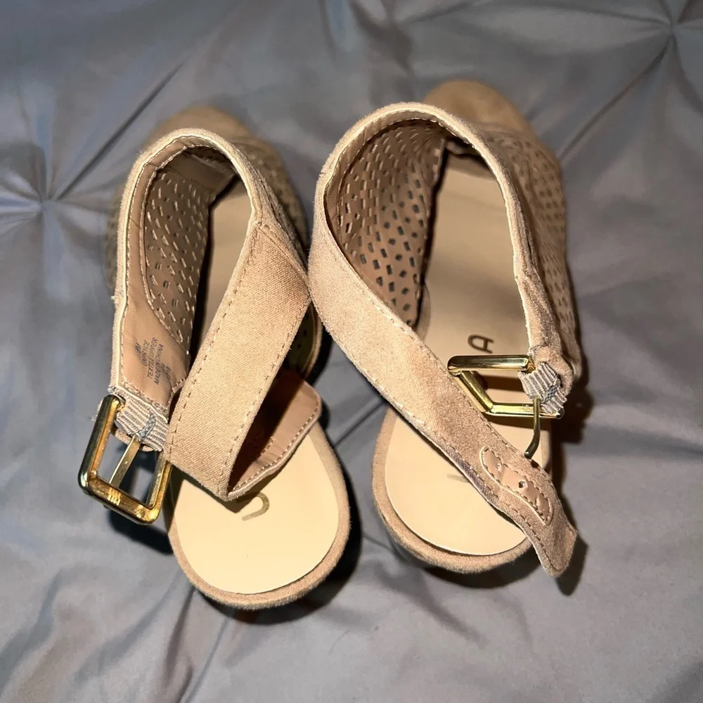 Unisa Tan Woven open toed heels size 8.5